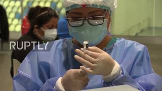 Peru: Long queues outside Lima vaccination centre as first omicron cases detected