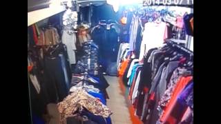 В Бурятии разыскивают женщину, которая украла полушубок и меховой воротник