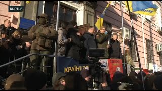 LIVE: Poroshenko’s supporters march through Kiev following his release on bail