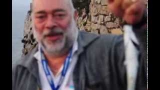 YO SACANDO UN SARGO, T. F. 2 013 046  3)