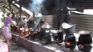 Kitchen cooking Lao foods at Sisaward Restaurant, Khonephapheng Fall