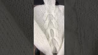 Мохеровый свитер с косой молочного цвета