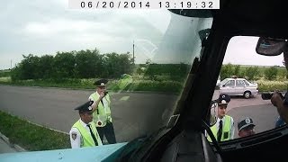 Корець. УкрТрансДай беспределят с мусорами.