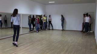Zina Geichenko фрагмент урока дефиле в модельной школе, Покровск