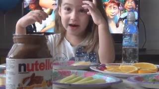 Огурец с Нутеллой:)Фруктовый Нутелла Челлендж* Nutella Challenge* Видео для детей