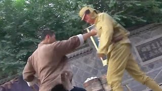 日军當街欺负百姓，功夫大俠狠狠地揍了他们一顿！