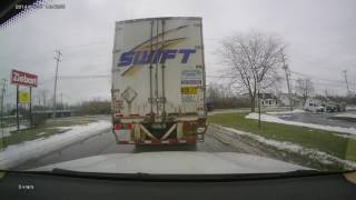 That’s Why You Should Never Stay Behind A Swift | Swift Trucking fails | SEPT 2017