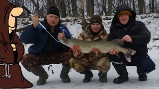 Рыбаки Были в Шоке когда Её Увидели! Огромная Щука не лезла в Лунку Трофейная Рыбалка на реке Сок