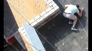 Упал с крыши, чуть не СЛОМАЛ НОГУ Неудачный паркур Руферы неудачники Чуть не погиб Падение руфера