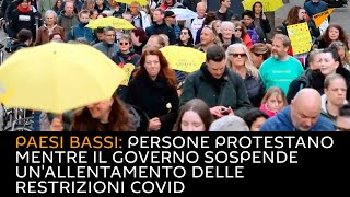 Paesi Bassi: persone protestano mentre il governo sospende un'allentamento delle restrizioni COVID