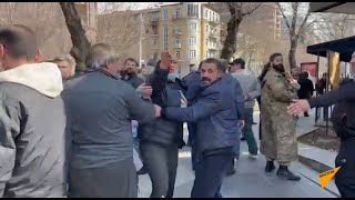 Другая стычка между митингующими