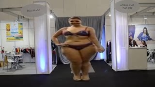 Fashion Week Plus Size 2017 - ACQUA ROSA PLUS SIZE - Plus Size Lingerie Model - Fashion Show -newes