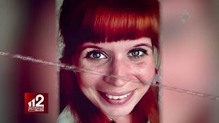 Учительница информатики подрабатывает снимаясь в порно. Видео!