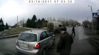 16 03 2011 Волгоградский маршруточник и KIA RIO