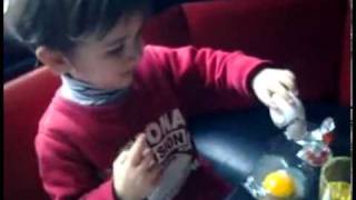 Azumet - Kinder Yumurtanın İçinden Gerçek Yumurta Çıkarsa