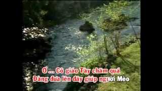 Cô Giáo Tày Cầm Đàn Lên Đỉnh Núi