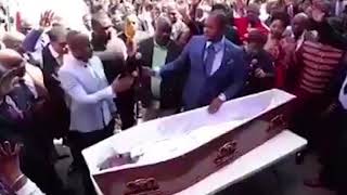 "Не наш покойник": похоронное бюро обиделось на пастора за "воскрешение" мертвеца