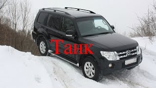 Mitsubishi Pajero в глубоком снегу
