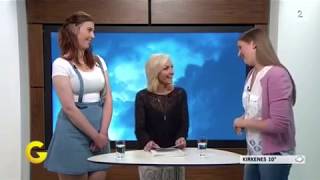 TALL WOMEN AND REPORTER