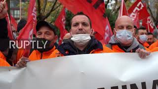 Spain: Workers rally outside Ministry of Industry in Madrid over Pilkington redundancies