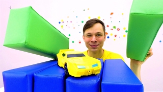 Бамблби ищет гараж. Трансформеры и игры в машинки.