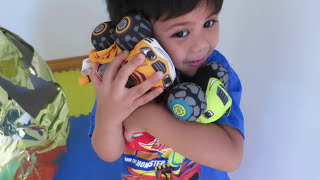 BLAZE AND THE MONSTER MACHINES TOYS Nickelodeon Golden Giant Egg Surprise Opening