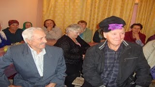 ВНУКИ ПОЮТ ЧАСТУШКИ-ДЕДУШКИ И  БАБУШКИ ТАНЦУЮТ)))