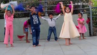 Kids Dance with Pom Pom...