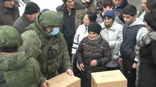 Раздача гуманитарной помощи в карабахском селе Ханабад