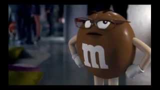 Good Moments Box: Ню-вечеринка в рекламе M&M's