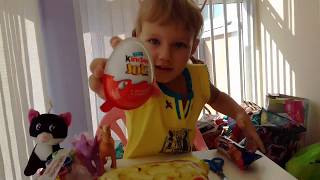 Влог у Аленушки распаковка сладостей  и лепим тесто пластелин A vlog from alenushki unpacking sweet