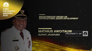 Mathius Awoitauw Raih “ Breakthrough Award on Sociocultural-Based Development”