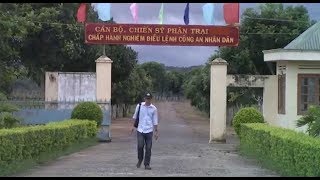 Đến ngày ra tù nhưng không thấy con về, thu xếp quần áo vào thăm thì mới biết con đã mất 2 năm