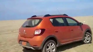 #carrosokconduciendo-Renault Stepway verificando si puede ingresar a arena siendo 4x2