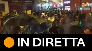 Parigi: gilet gialli protestano contro le politiche di Macron