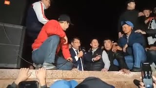 Кто "обложил" Россию "цветными революциями"?
