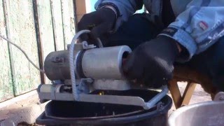 Чудесная лущилка кукурузы своими руками из хлама. Wonderful corn cleaver from the trash. 從玉米脫粒機好東西