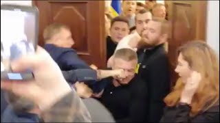 ДРАКА В РАДЕ Нацики избивают Нациков