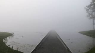 Fietsen door het water in Bokrijk