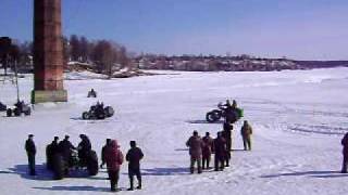 Гонки на самодельных вездеходах в Пожве \ homemade ATV \ meanwhile in Russia