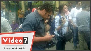 بالفيديو..مجهولون يعتدون على طاقم قناة فرانس 24 أمام "الصحفيين"