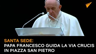 Santa Sede: Papa Francesco guida la Via Crucis in Piazza San Pietro
