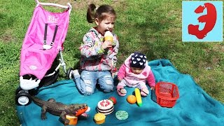 Funny baby: Silicone Reborn doll Лиза и Эмилюша устроили Пикник в парке
