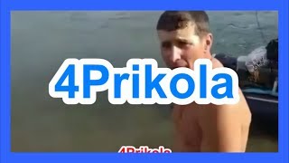 Ржака !!! Мужика за член рыбка схватила )))