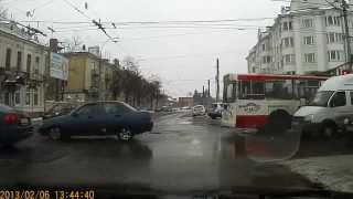 Поворот, пешеходы, нервы... Орел.