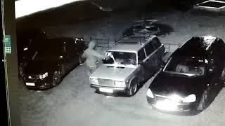 Неизвестный тип поджог автомобиль