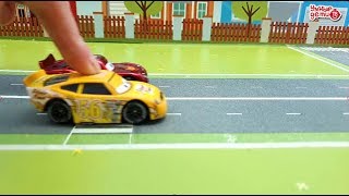 Развивающие мультики для детей с игрушечными машинками ? Прямой эфир для малышей