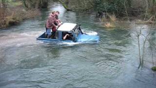 Royal Agricultural College Off Roading, Land Rover Defender 90 deep water Cirencester