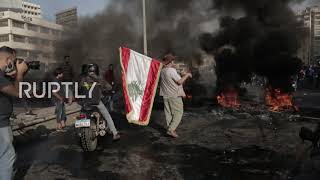 Lebanon: Protesters block road amid record currency low