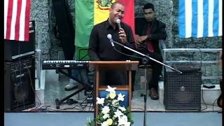 Gerson Rufino cantando "Dia de Sol" no 1º Congresso de Missões na AD em Santa Rita